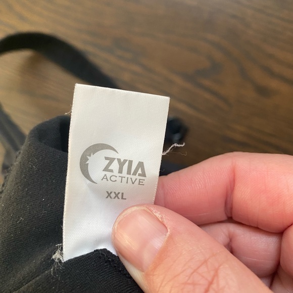 Zyia Adjustable Mesh bra in black wear two ways - Picture 6 of 6